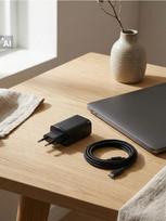 Sinsay - Sieninis įkroviklis su USB-A ir USB-C prievadais - juoda