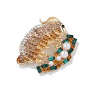 Retro Rhinestone Pearl Goat Brooch Eye-Catching Animal Badge Pin for Women Men Suit Family Gathering Wear Accessory one size