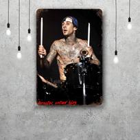 Travis Barker Klasikinis Plakatas Rūdyto Metalo Lentelė Retro Dekoratyvinė Lėkštė Baro Vyro Urvas Garažas Klubas Metalo Ženklas Sienos Dekoracija 20x30cm（7.8x11.8inch） gray