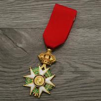 Prancūzijos imperatoriaus Napoleono aukštųjų riterių garbės ordino garbės legiono, Kalėdinė dovana, Kalėdinių kojinių įdaraiMakiažas auksas