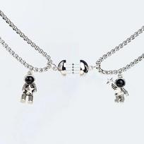 Magnetic Heart Astronaut Pendant Necklaces, Romantic Couple Jewelry for Lovers & Friends, Gift for Women Men gray
