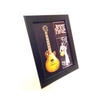 Jimmy Page miniatiūrinė gitara rėmelyje