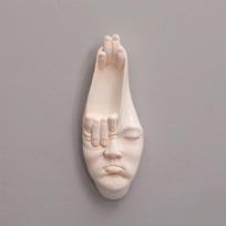 Creative Abstract Finger Face Art Resin Craft Ornaments Nordic Alien Face Wall Hanging Living Room Background Wall Decoration beige