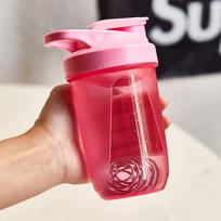 300 ml Plaktuvės Buteliukai Išrūgų Baltymų Miltelių Maišytuvas Butelis Sportiniai Vandens Puodeliai Fitneso Salės Plaktuvė Lauko Nešiojamas Plastikinis Gėrimų Puodelis red