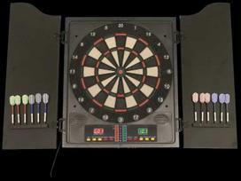 Falk Dartskive elektronisk i dartskab med dartpile NORDIC Games (809-073)
