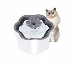 Gėrimų fontanas katėms, 2 l, su gėle d136