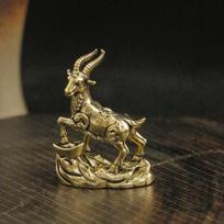 Tibetan Antelope Copper Ornament: Chinese Retro Brass Sheep for Wealth and Office Decoration. black