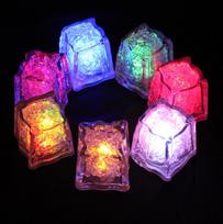 LED septynių spalvų švytintys ledo kubeliai vestuvėms ir barams Glow Ice Cube blue