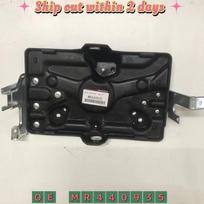 Car Battery Tray for Mitsubishi Montero Pajero 3 4 MK3 MK4 V60 V70 V80 V90 OE MR440935 black