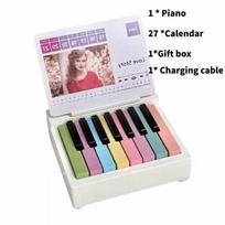Elegantiškas 2024 m. Taylor Swift mini pianino kalendorius, puikiai tinkantis namų biuro dekoravimui balta
