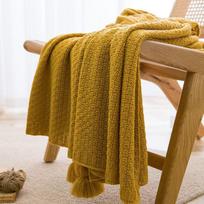 Šiaurietiško minimalizmo vilnonis pledas su kutais – puikiai tinka ant sofos ar biure miegaliui 130×170CM Nap Blanket geltona