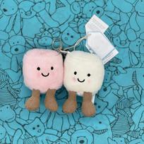 Naujas sniego senis JC Marshmallow pliušinis žaislas, Mažas vyšnios pakabukas, Mažas vėžliuko pliušinis žaislas, Kruasanas, Mažas pingvino JC krepšio pakabukas white