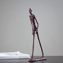 Kūrybiška bronzinė stovinčio žmogaus skulptūra 30cm Giacometti stiliaus abstrakti statulėlė – Metalinė meno figūrėlė Kolekcionuojama namų biuro dekoracija G