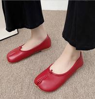Japoniško stiliaus Tabi Ninja batai moterims Jaukūs odiniai plokščiapadžiai Split Hoof Toe Loafers Femme Mary Jeans Mocasins Moteriški balerinos batai 39 raudona