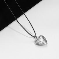 Vintage Gothic Heart Locket Necklace Women Hollow Out Carved Pendant Photo Box for Personalized Gift Keepsake A889 gray