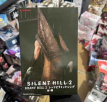 Sandėlyje Konami Silent Hill 2  Pyramid Head  ir  Bubble Head Nurse  - Mados Kolekcionuojamas Prizinis Figūrėlės Dovana. Oficialus original with box gray