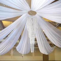Baltos lubų užuolaidos, skirtos arkos uždengimui Audinys Šifoninė užuolaida vakarėlio ceremonijos scenai Vestuvių viešbučio dekoracija Voile užuolaidos W150xH1000CM balta