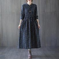 Laisva moteriška medvilninė ir lininė suknelė su gėlių nėriniais ir raišteliais L tamsiai mėlyna spalva