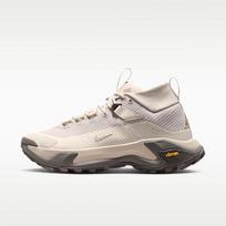 Nike ACG Zegama Mountaineering & Hiking Shoes Unisex Beige 35.5 gray