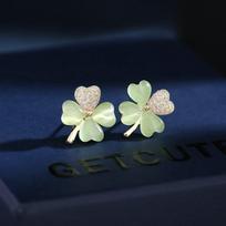 Super Fairy Temperament, Sweet and Fresh Earrings, Trendy S925 Silver Needle Fairy Style Four Leaf Flower Cat's Eye Stone Lucky Grass Earrings beige