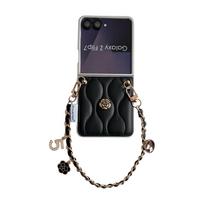 Bangų Kamelija Odinis dėklas Samsung Galaxy Z Flip8 Flip 8 7 6 5 FE Telefonui su rankena Moteriškas Madingas Telefono Dangtelis Mielas Capa Galaxy Z Flip7 black