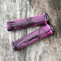 Universalūs neslystantys kalnų dviračio vairo rankenėlės - Minkštos, sandarios, vienpusio fiksavimo, skirtos Dirt Jump ir Riser vairams black