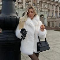 Madinga pūkuota kailinė striukė moterims žiemai, ilgaauliai paltai, storas šiltas vidutinio ilgio paltas, pliušiniai viršutiniai drabužiai, femme M balta