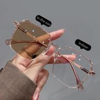 Nauja Tendencija Fotochrominiai Anti-Mėlynos Šviesos Miopiniai Akiniai Moteriški Ypač Lengvi Didelio Rėmelio Artima Rega Regėjimo Korekcijos Akiniai Baigti Dioptrijų Akiniai -4.0