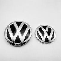 VOLKSWAGEN 2 VNT. Blizgančio juodo GTI ženkliukų rinkinys Volkswagen Golf MK7.5 (2018-2020 m) - Priekinių grotelių ir galinio emblemos keitimo rinkinys MK7.5 balta