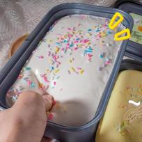 Lipni Dėžutė Tortas Squishy Žaislas Lėtai Kylanis Suspaudžiamas Žaislas Sviesto Ledų Dėžutė Squishy Fidget Žaislas Antistresinis Atpalaiduojantis Rankoms Relaksacija Dovana balta