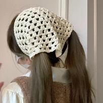 Moteriška smėlio spalvos trikampė skarelė-bandana, nerta iš ažūrinio tinklinio audinio, retro galvos apdangalas, universali kaklo skara, plaukų aksesuarai One Size black