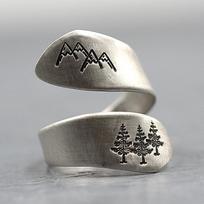 Handmade Brushed Mountain Peak Green Tree Forest Winding Ring sidabras