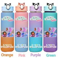 Gabby 750 ml lėlių namelis Gabby Carlita DJ Katžolė Mercat Gradiento plastikinis puodelis su šiaudeliu Pandy letenėlės Cakey Katė Mama Katė Gėrimo buteliukas Orange