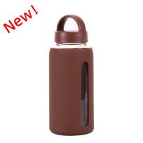 600ml, 800ML Vienasluoksnis stiklinis vandens butelis su silikoniniu dėklu, Apsauga nuo karščio, Šilumos izoliacija, Matuoklė, Didelė talpa, Patogus puodelis, Krūza 600ml tamsios kavos spalvos
