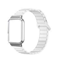 Suderinamas su Xiaomi Smart Band 10 Pro: Metalinio rėmo standartinė ir keraminė versijos su magnetiniu silikoniniu I formos dirželiu. Ceramic white