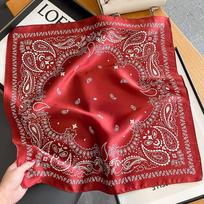Natūralaus šilko kaklaskarės Moteriška foulard Mielas braškių raštas 100% tikro šilko kvadratinė skara moterims Rankinės juostelė Plaukų juosta Skarelė 53x53CM brown
