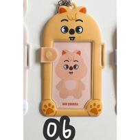 Straykids Skzoo Plastikinis Kortelių Laikiklis 3 Colių Nuotraukų Laikiklis Magnetinis Siurbimas Netaisyklingos Formos Rankomis Rankoje Apsauginis Dangtelis Pakabukas beige