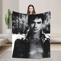 Damonas Salvatore Antklodė Kelionėms Lėktuvu Flanelinė Lovos Patalynė Metimai Laukiui Minkštas Individualizuotos Kokybės Patalynės Užtiesalas Dovana 75x90cm gray
