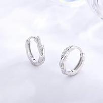 Exquisite Twisted Zircon Ear Cuffs For Women Minimalist Chic High End Light Luxury Earrings Jewelry white