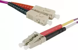Exertis Connect LC/UPC – LC/UPC OM4 daugiamodis dvigubas Uniboot komutacinis kabelis, 1 m, Erika Violet, LSZH 392951