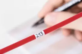 HELLERMANNTYTON Helatag 1402 lipdukai – savaiminio klijavimo vinilo etiketės, stačiakampės, baltos, 38,1 x 19,1 mm, 120 vnt. 598-14026