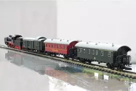 Märklin 81874 Z vėžės garvežio krovininio traukinio pradinukų rinkinys - BR 89.0, III epocha, 3 vagonai, ovalūs bėgiai, analoginė DC 081874