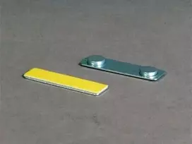 ARTDEV Kortelių laikiklis plastikinėms kortelėms su magnetiniu užsegimu, pvz., kaip vardinė kortelė, 50 vnt. pakuotė