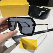 Nauji Moteriški Saulės Akiniai Didelis Rėmelis Moteriški Tamsinti Lęšiai Juodi Madingi Vienetiniai Dizainerio Vintažiniai Kniedyti Kvadratiniai Saulės Akiniai