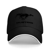 Juodas „Mustang“ logotipas su išsiuvinėtu žirgo dizainu ir tinkliniu galu patogiam dėvėjimui One Size black