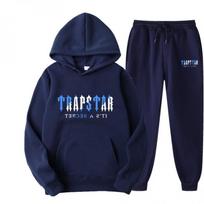 Vyriškas su gobtuvu vilnos bliuzono ir kelnių komplektas su mėlynu TRAPSTAR raidžių spaudiniu - Gatvės stiliaus laisvalaikio apranga S blue