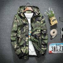 Striukės nuo vėjo Vyriški laisvalaikio pavasario gobtuvai kamufliažinė striukė Vyriška gatvės apranga Hiphopo sportinė apranga Camo Armijos striukė Drabužiai M armijos žalia spalva