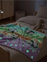 Sinsay - Tamsoje šviečiantis flanelinis pledas su pandų motyvu - multicolor