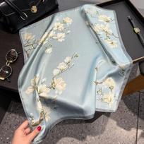 100% šilkinė skara su slyvos žiedų raštu Kvadratinės skaros moterims Apklotas Skarelė Šilkinė bandana Madinga prabangi galvos juosta Hidžabas 53x53cm gray