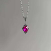 Victoria Style Ruby Cross Pendant Necklace: Women's Luxury Pomegranate Flower Gemstone for Elegant Look rožinė raudona spalva